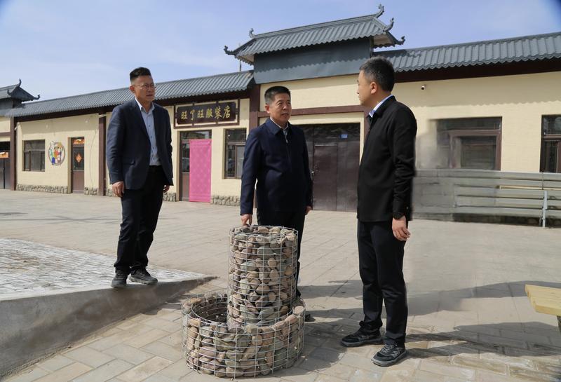 彰显乡村本色推进乡村振兴丨王韶华在陈户镇调研重点工作并现场办公